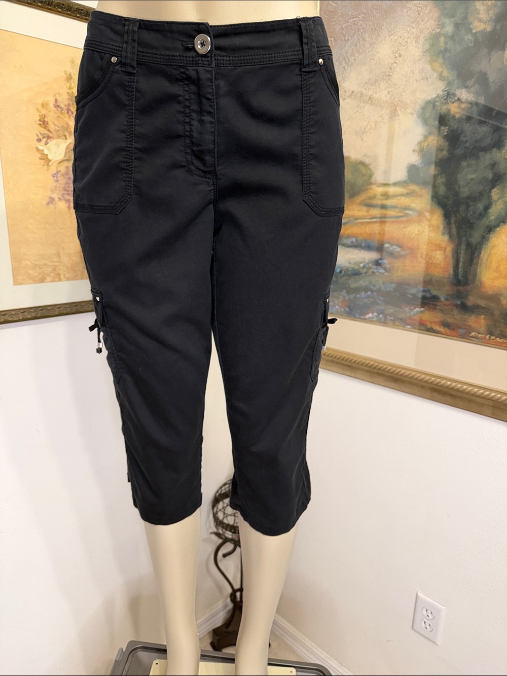 WHITE HOUSE BLACK MARKET Black Pedal Pusher Cropped Cargo Pants Size 8